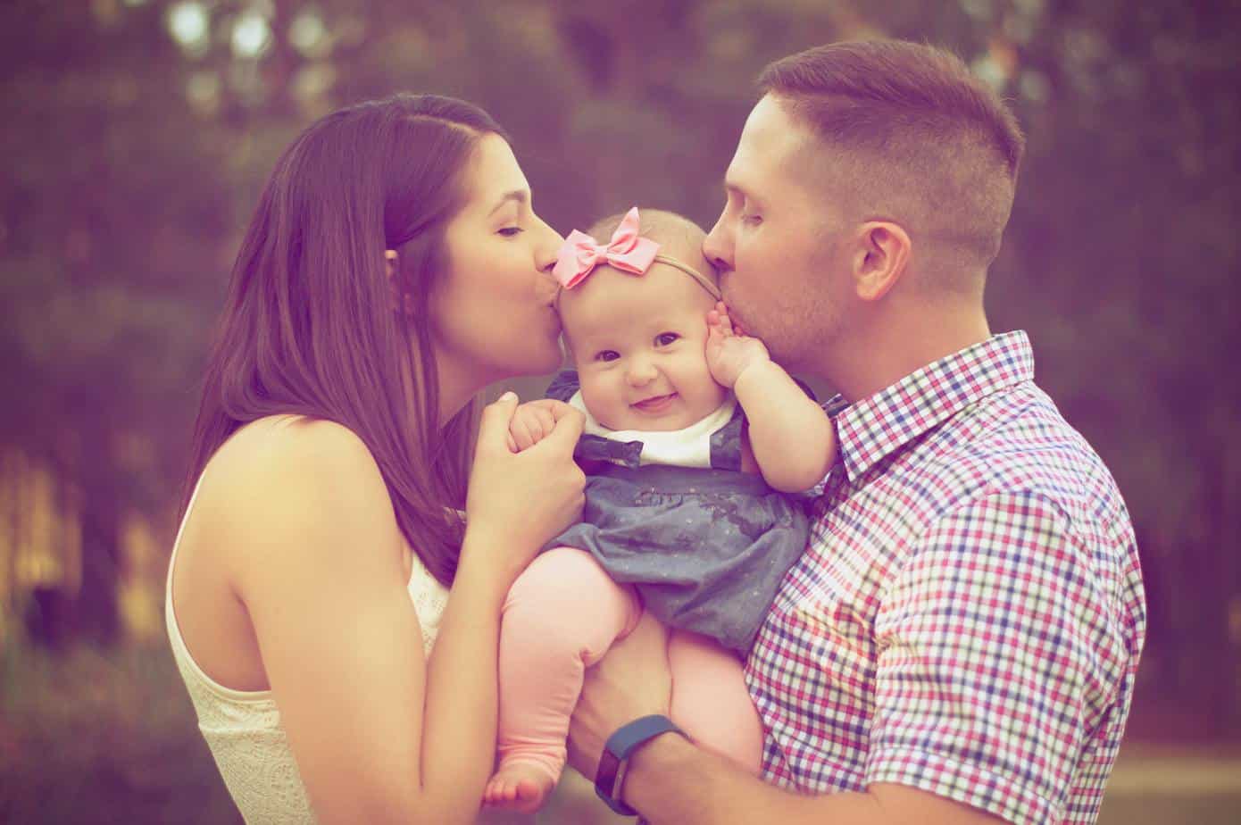 family portrait Ideas - Mom and Dad with baby in the middle