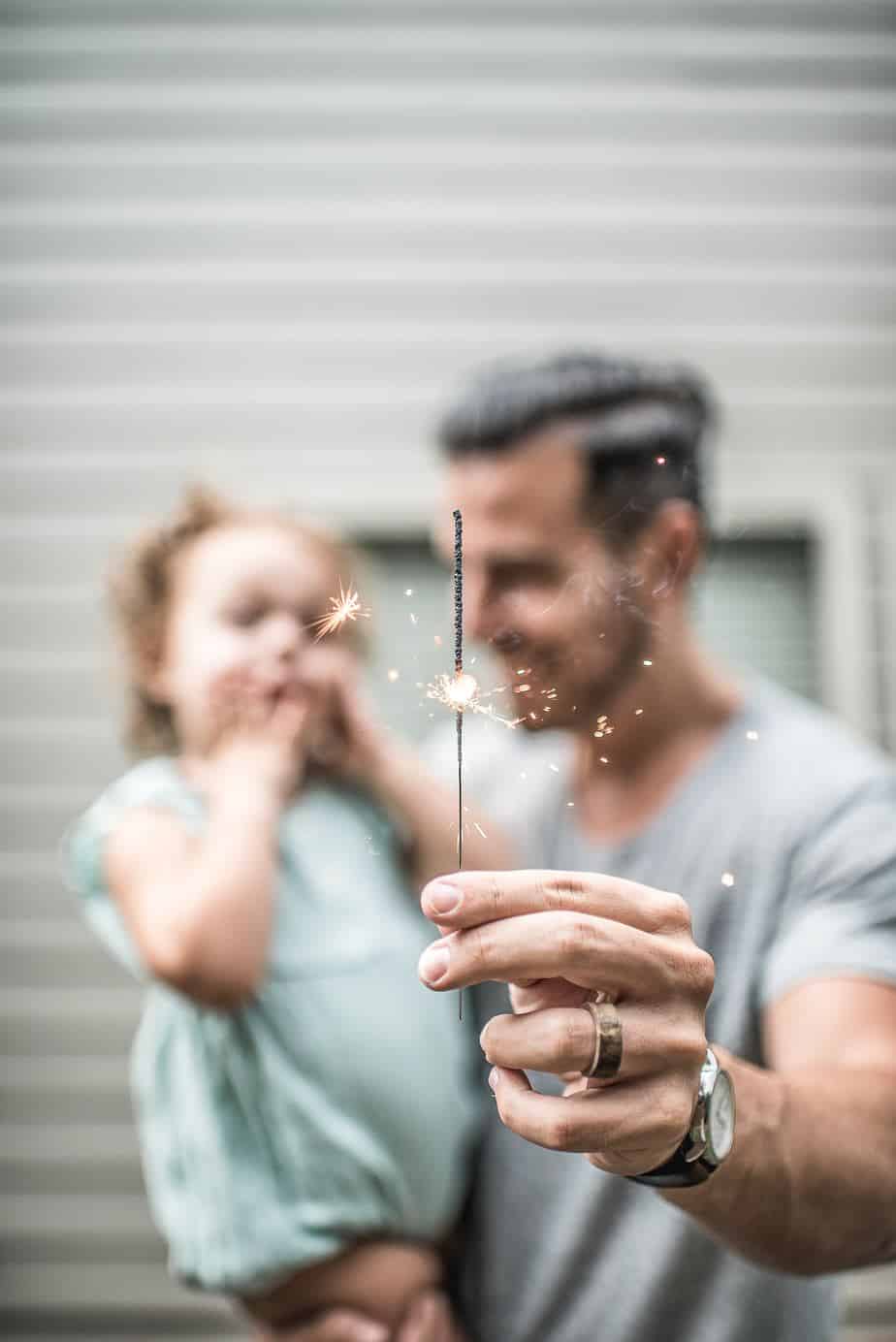 diy family portrait ideas - dad with daughter and sparkler