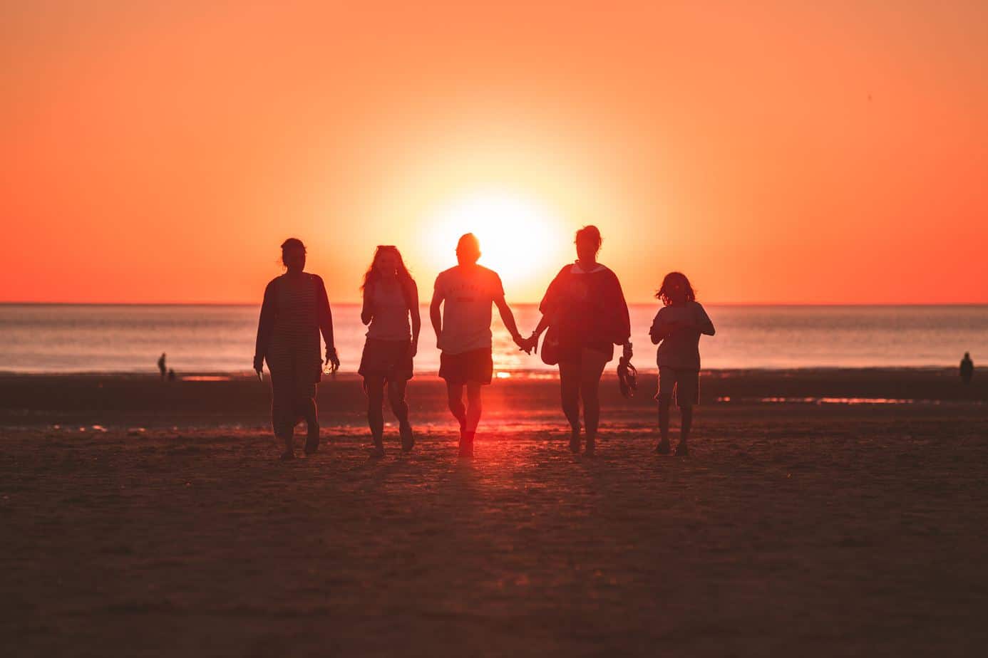 family pictures ideas on the beach