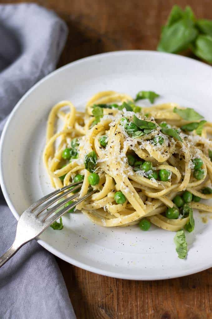 budget friendly recipes - pasta with peas