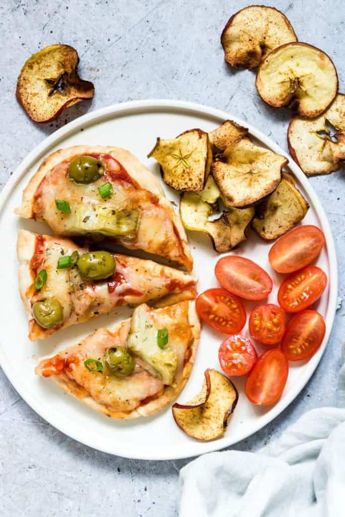 budget friendly recipes - pita bread pizza