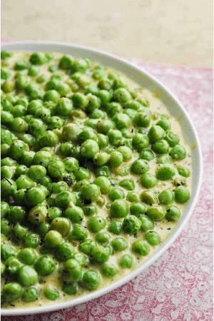 creamed peas in plate - cheap thanksgiving sides