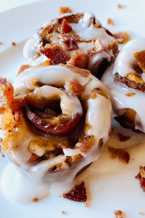 bacon cinnamon rolls - easy cheap breakfast recipes