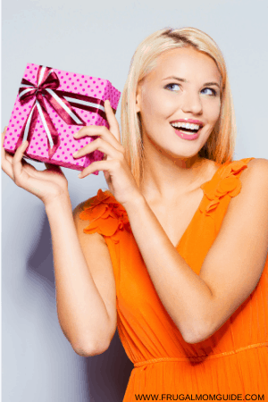 lady with gift - get cash from gift card - re-gift