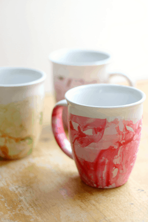 marbled mugs - mothers day gifts diy