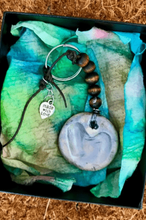 thumbprint heart keychain - diy gift for mom