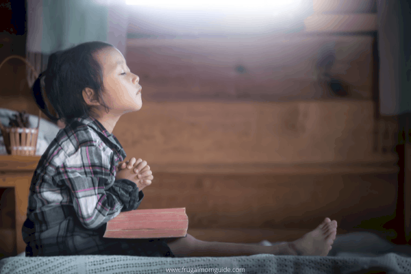 free books for kids - girl praying with bible