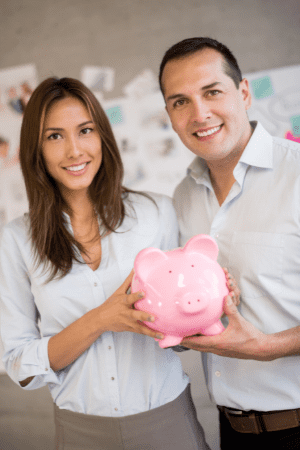 $2000 free money - man and woman with piggy bank