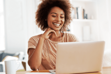 woman on laptop to sell resin crafts