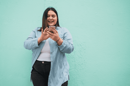 woman doing cash app surveys for money