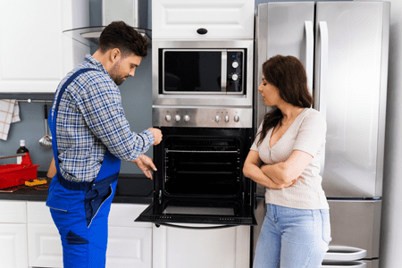 man buying oven from woman - cash for appliances