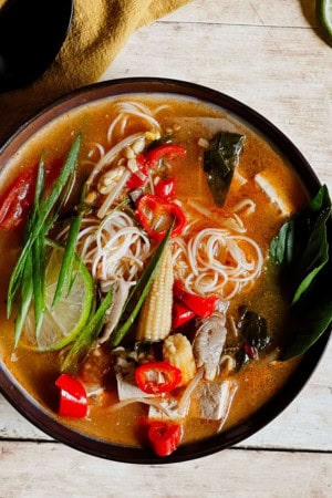 tom yum noodle soup