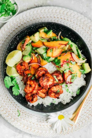 cheap healthy dinners - spicy shrimp bowl