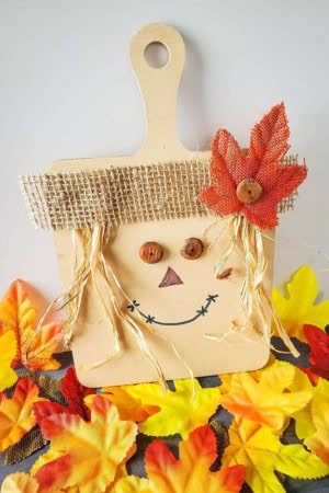 Cutting board scarecrow