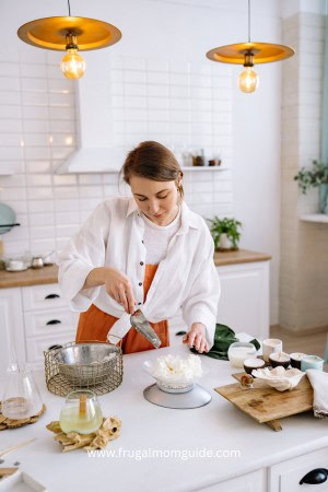 woman meal prepping cheap Aldi meal plan