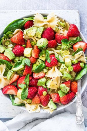 cold lunch meals - strawberry avocado pasta salad