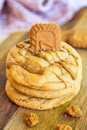 biscoff stuffed cookie butter cookie