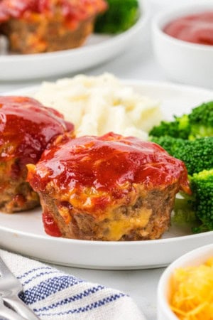 kid-friendly dinners for picky eaters - mini meatloaf