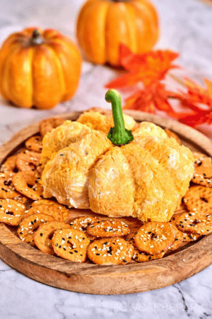 pumpkin-shaped cheese ball