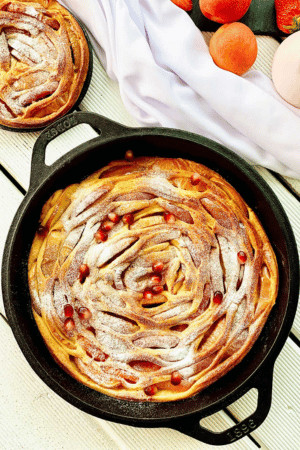 cinnamon roll apple pie - fall desserts