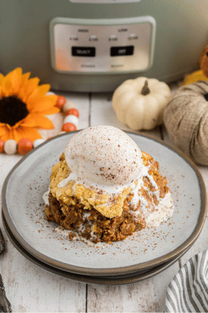slow cooker pumpkin cobbler